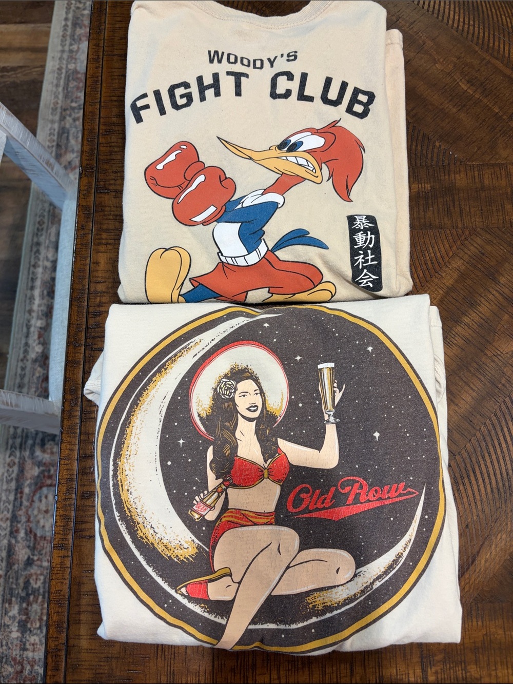 Men’s graphic tees Medium